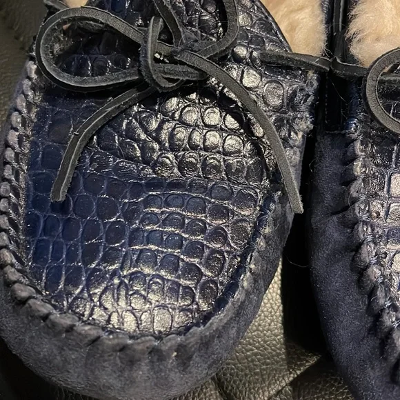 (SOLD) UGG Dakota moccasins - Picture 2 of 8